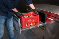 Anwendungsbeispiel_Uebervollauszug-Ladenkorb_herausnehmbar_web